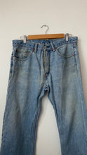 Load image into Gallery viewer, Vintage Levi's