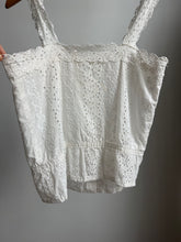 Load image into Gallery viewer, Crochet top with floral buttons