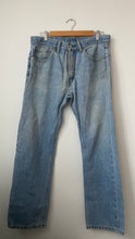 Load image into Gallery viewer, Vintage Levi's
