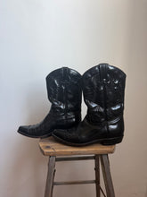 Load image into Gallery viewer, Black cowboy boots