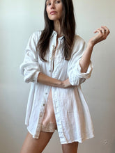 Load image into Gallery viewer, Vintage linen button up