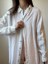 Load image into Gallery viewer, Vintage linen button up