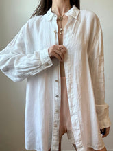 Load image into Gallery viewer, Vintage linen button up