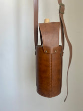 Load image into Gallery viewer, Vintage Beverage Carrier