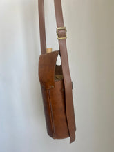 Load image into Gallery viewer, Vintage Beverage Carrier