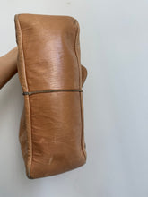 Load image into Gallery viewer, Tan leather purse
