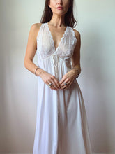 Load image into Gallery viewer, Vintage Slip &amp; Robe Set

