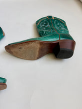 Load image into Gallery viewer, Vintage Justin Cowboy Boots
