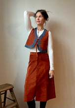 Load image into Gallery viewer, 1970's terracotta suede Skirt
