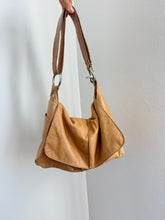 Load image into Gallery viewer, Tan leather purse
