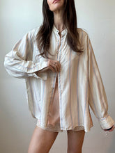 Load image into Gallery viewer, Silk button up
