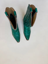 Load image into Gallery viewer, Vintage Justin Cowboy Boots
