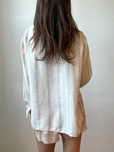 Load image into Gallery viewer, Silk button up
