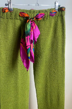 Load image into Gallery viewer, Knit Pants - Apple green
