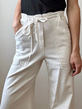 Load image into Gallery viewer, White linen pants
