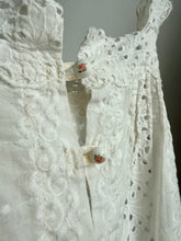 Load image into Gallery viewer, Crochet top with floral buttons
