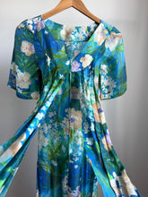 Load image into Gallery viewer, Hawaiian Floral sleeved dress
