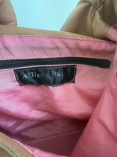 Load image into Gallery viewer, Tan leather purse

