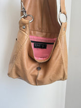 Load image into Gallery viewer, Tan leather purse
