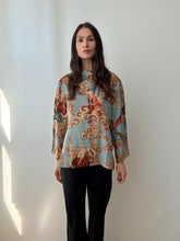 Load image into Gallery viewer, Silk frog closure blouse
