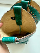 Load image into Gallery viewer, Vintage Justin Cowboy Boots

