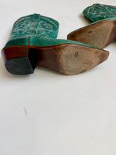 Load image into Gallery viewer, Vintage Justin Cowboy Boots
