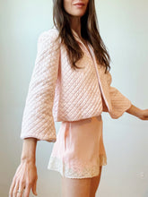 Load image into Gallery viewer, 1940's quilted bed coat
