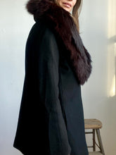 Load image into Gallery viewer, 1960&#39;s Vintage Fur Collar coat
